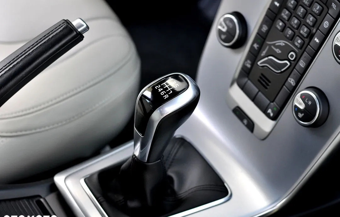 Volvo V40 cena 56900 przebieg: 189000, rok produkcji 2018 z Płock małe 704